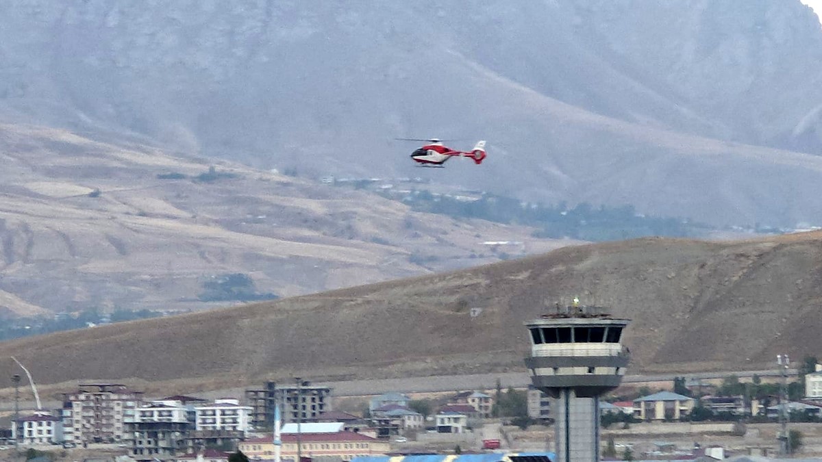 Metabolik hastalığı olan çocuk ambulans helikopter ile Van’a getirildi
