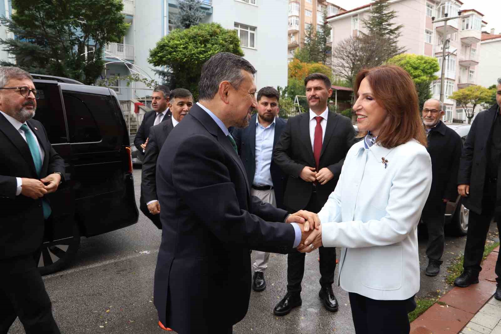 MHP’den KUTSO’ya hayırlı olsun ziyareti
