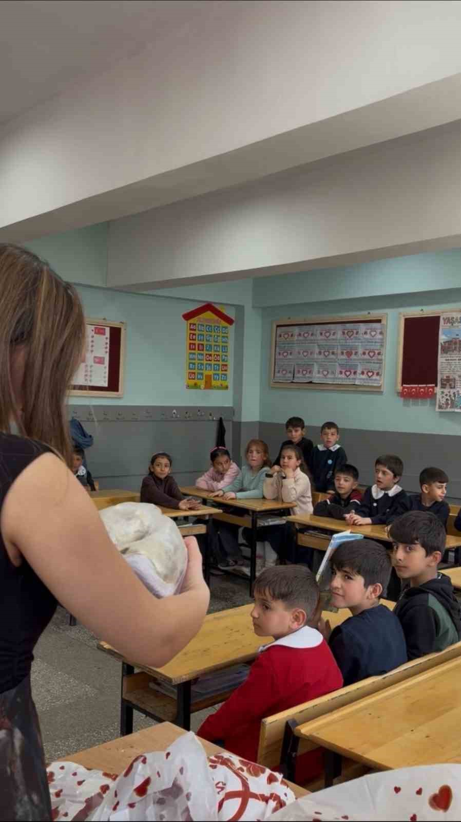 Minik öğrenciler bayram sevincini erken yaşadı
