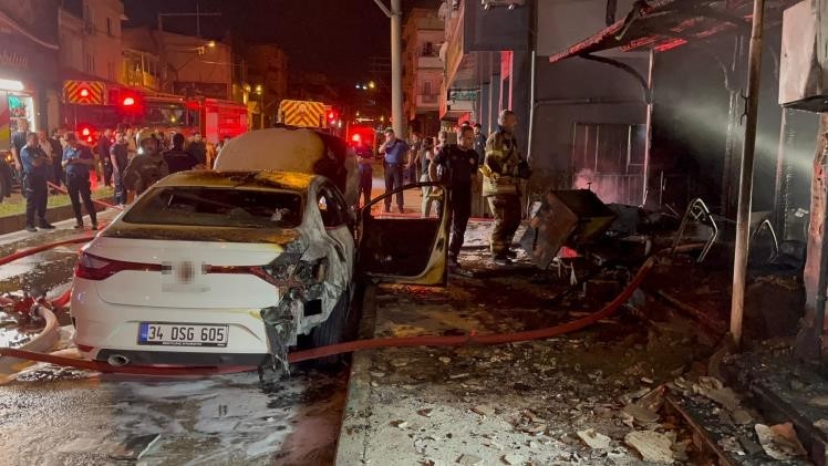 Mobilya dükkanının deposu alev alev yandı
