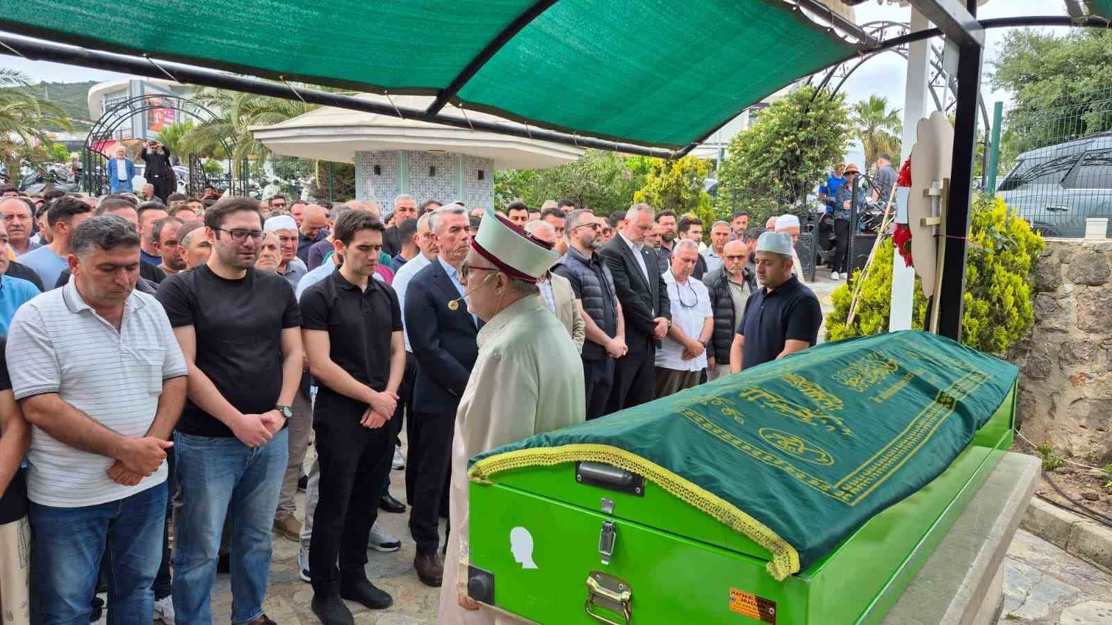 Motosikletin çarpması sonucu hayatını kaybeden imam son yolculuğuna uğurlandı

