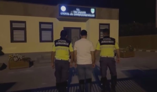 Motosikletiyle akrobatik hareketler yapan sürücüye 53 bin TL ceza
