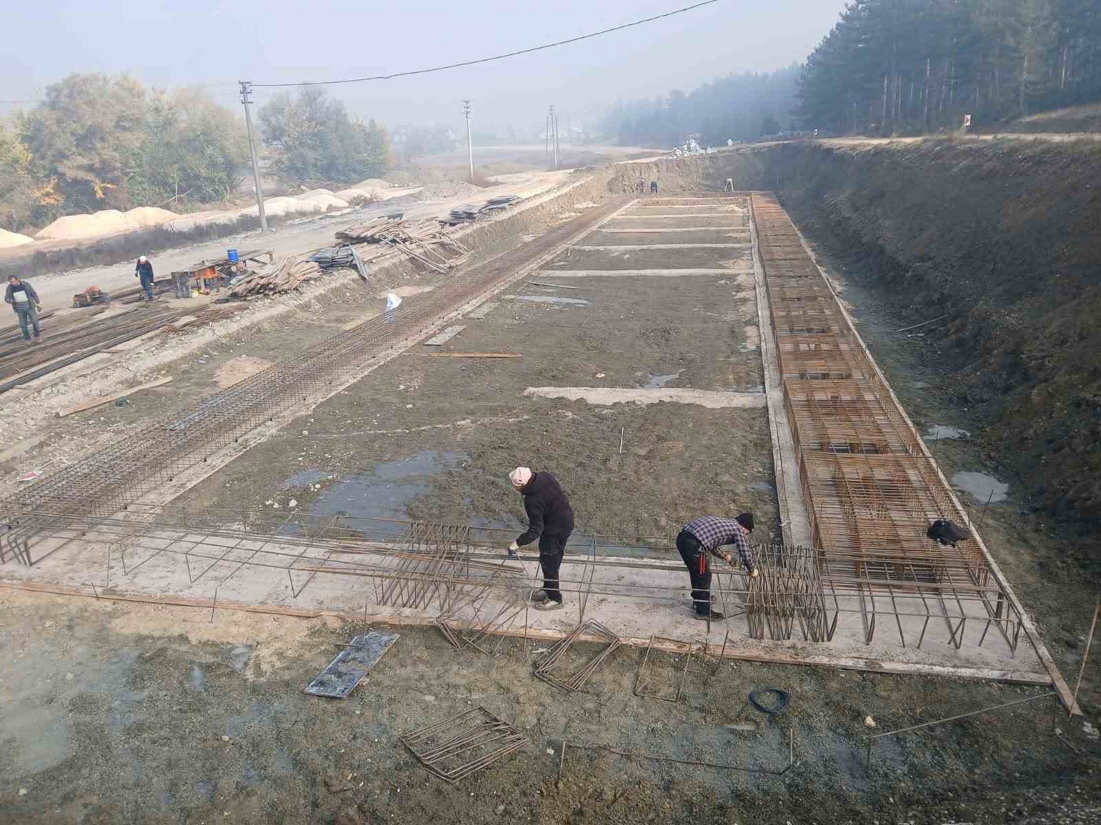 Mudurnu’da yollar yenileniyor, şantiye kapasitesi artırılıyor
