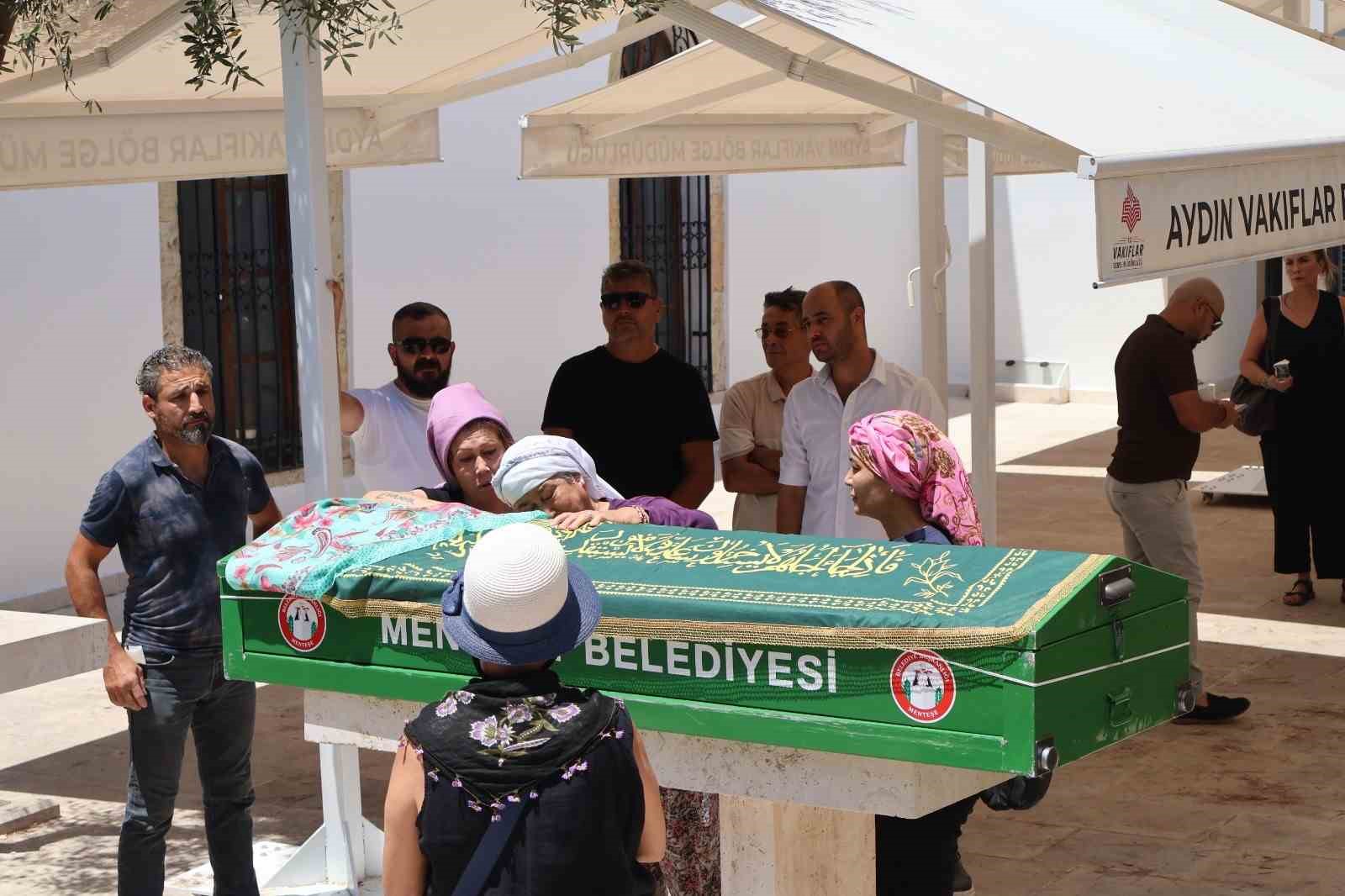 Muğla’da hayatını kaybeden kadının tabutunu kadınlar taşıdı
