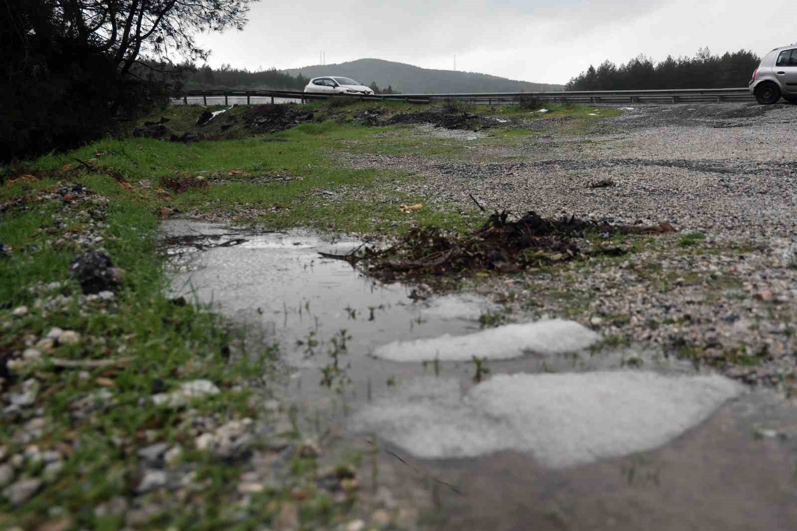Muğla’da sağanak yağmur ile birlikte dolu yağdı
