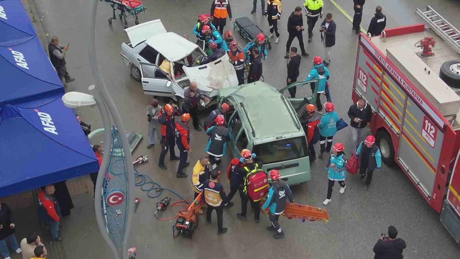Muş’ta 100 personelin katılımıyla trafik kazası tatbikatı yapıldı
