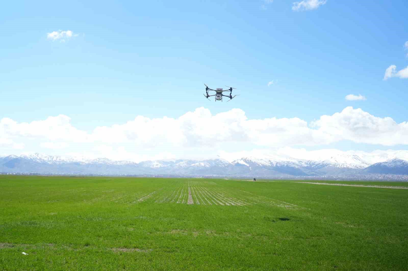 Muş’ta 42 bin dönümlük tarım arazisi dron ile gübrelendi
