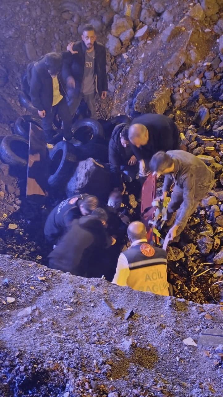 Muş’ta açık bırakılan kazı alanına düşen yaşlı adam yaralandı
