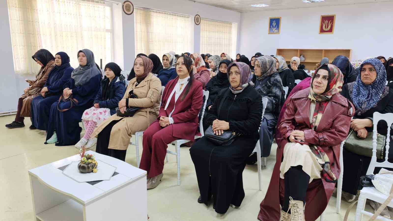 Muş’ta kadınlara bağımlılıkla mücadele eğitimi verildi
