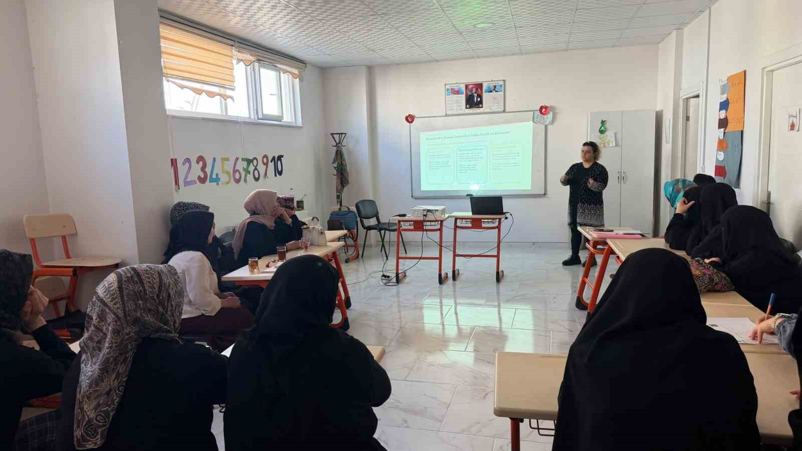 Muş’ta kadınlara uyuşturucu bağımlılığına karşı farkındalık semineri
