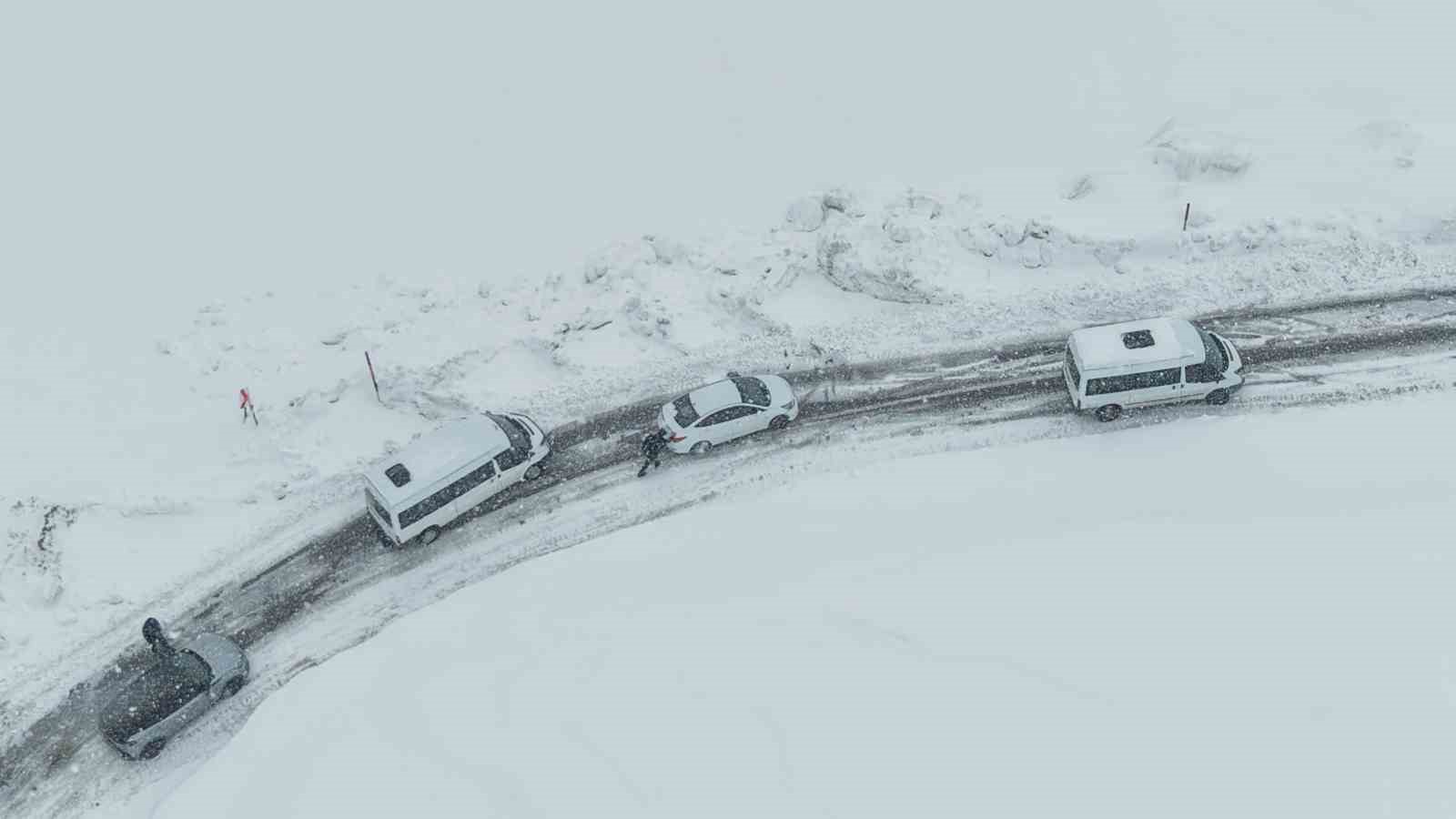 Muş’ta kar ve tipi: Mahsur kalan 50 kişi kurtarıldı
