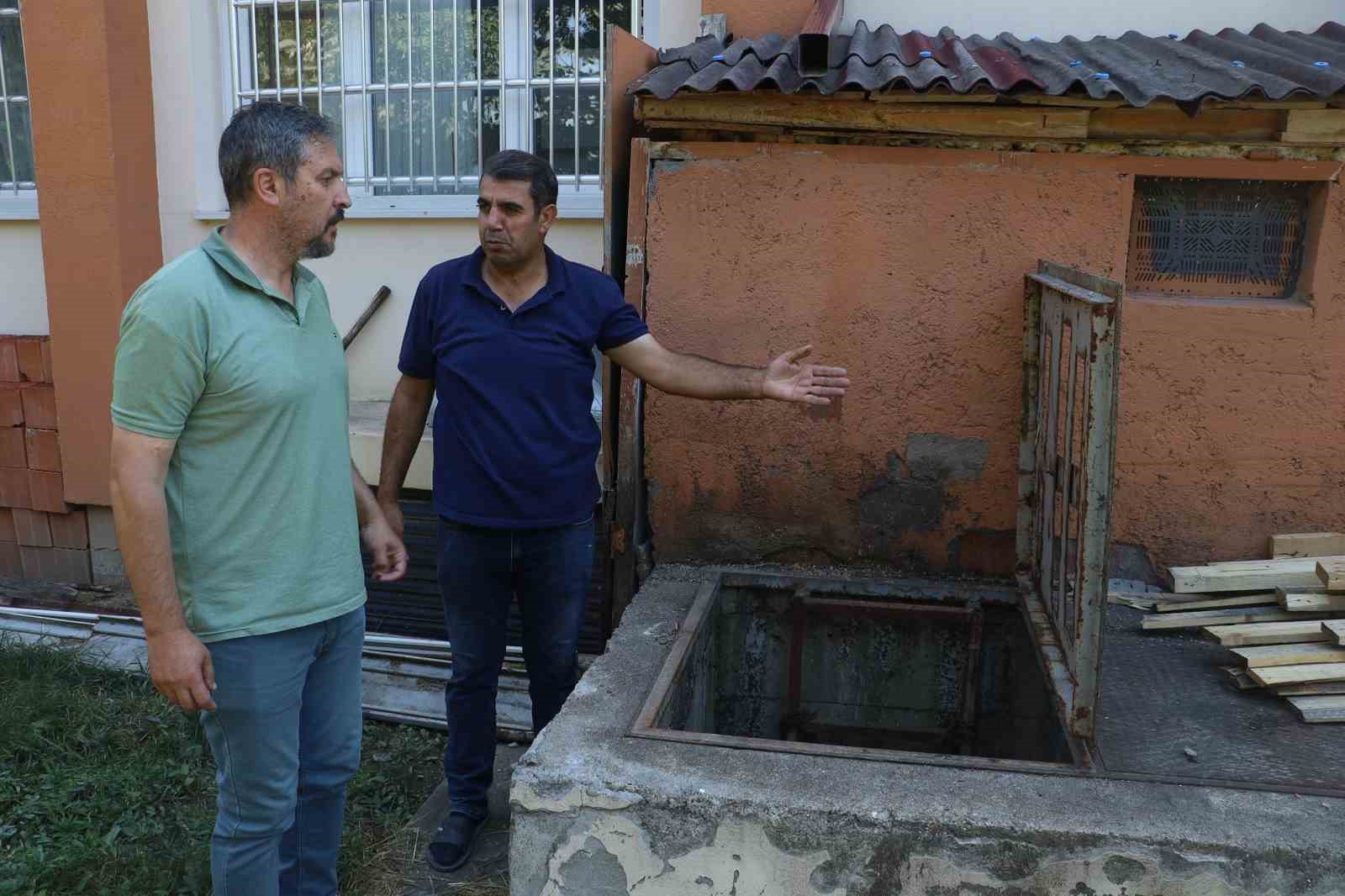 Namaz için okulda kaldı, yavru kedinin kurtulmasına vesile oldu
