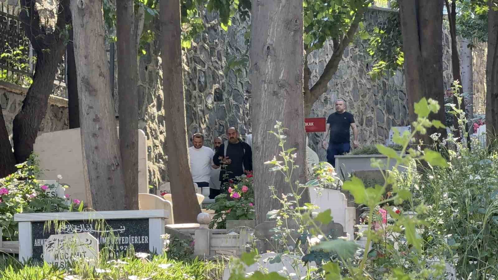 Narin Güran’ın babası ve ağabeyi Mattia Ahmet Minguzzi’nin kabrini ziyaret etti
