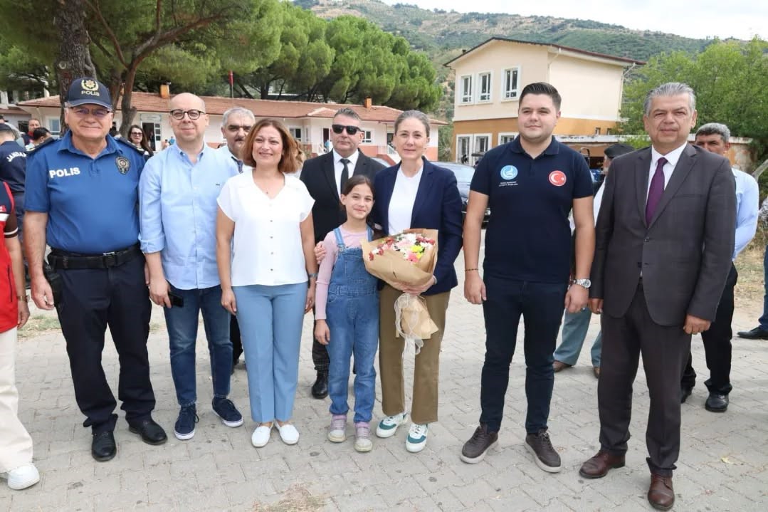 Nazilli Kaymakamı Kan öğrenciler ve öğretmenlerle bir araya geldi
