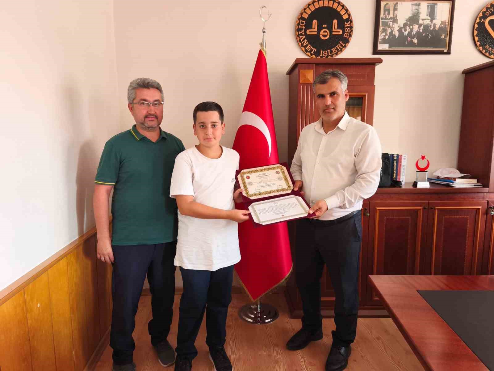 Nazilli’de hafızlığını tamamlayan öğrencilere belgeleri verildi
