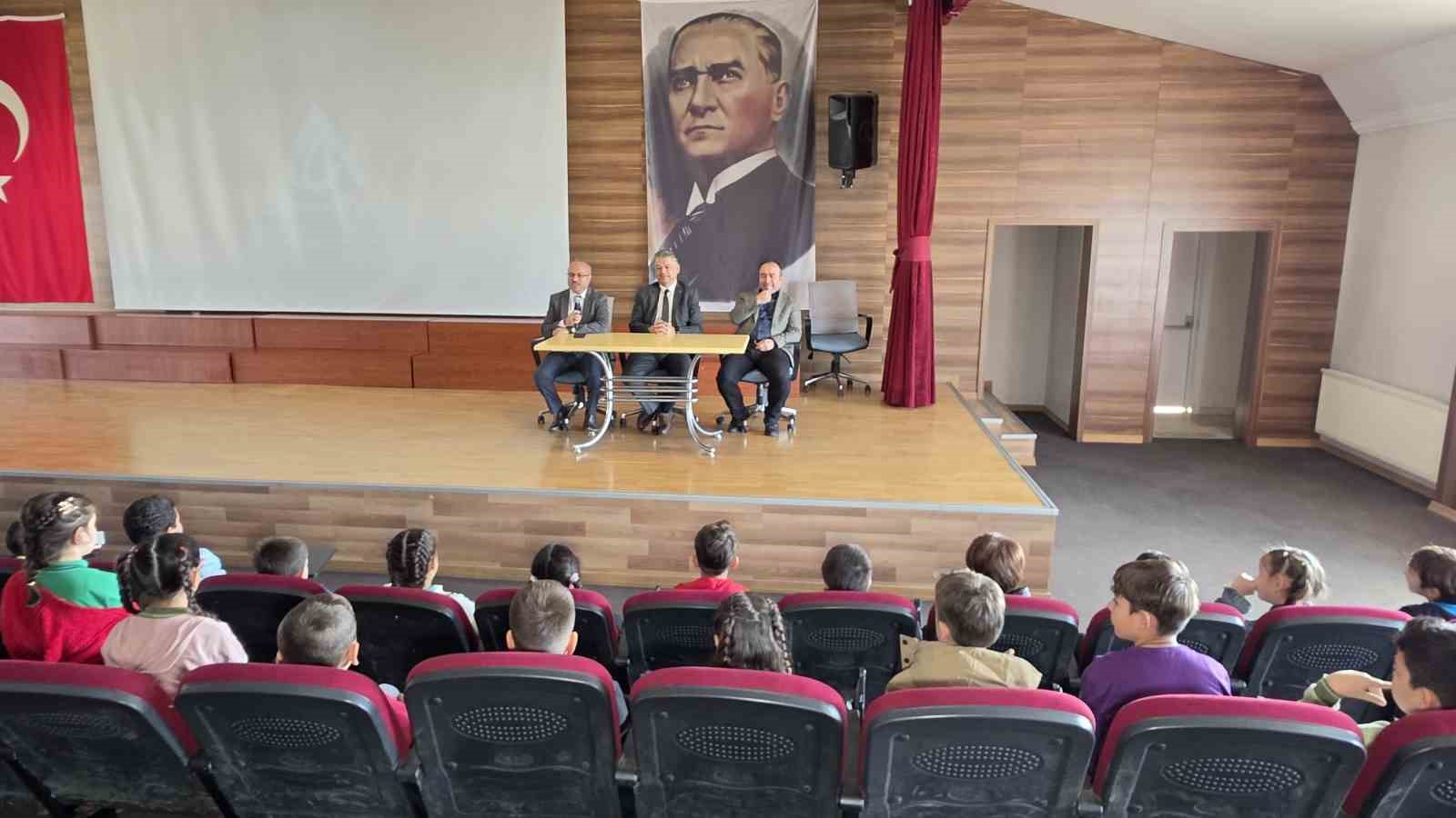 Nazilli’de İlçe Milli Eğitim Müdürü Güner, öğrencileri dinledi
