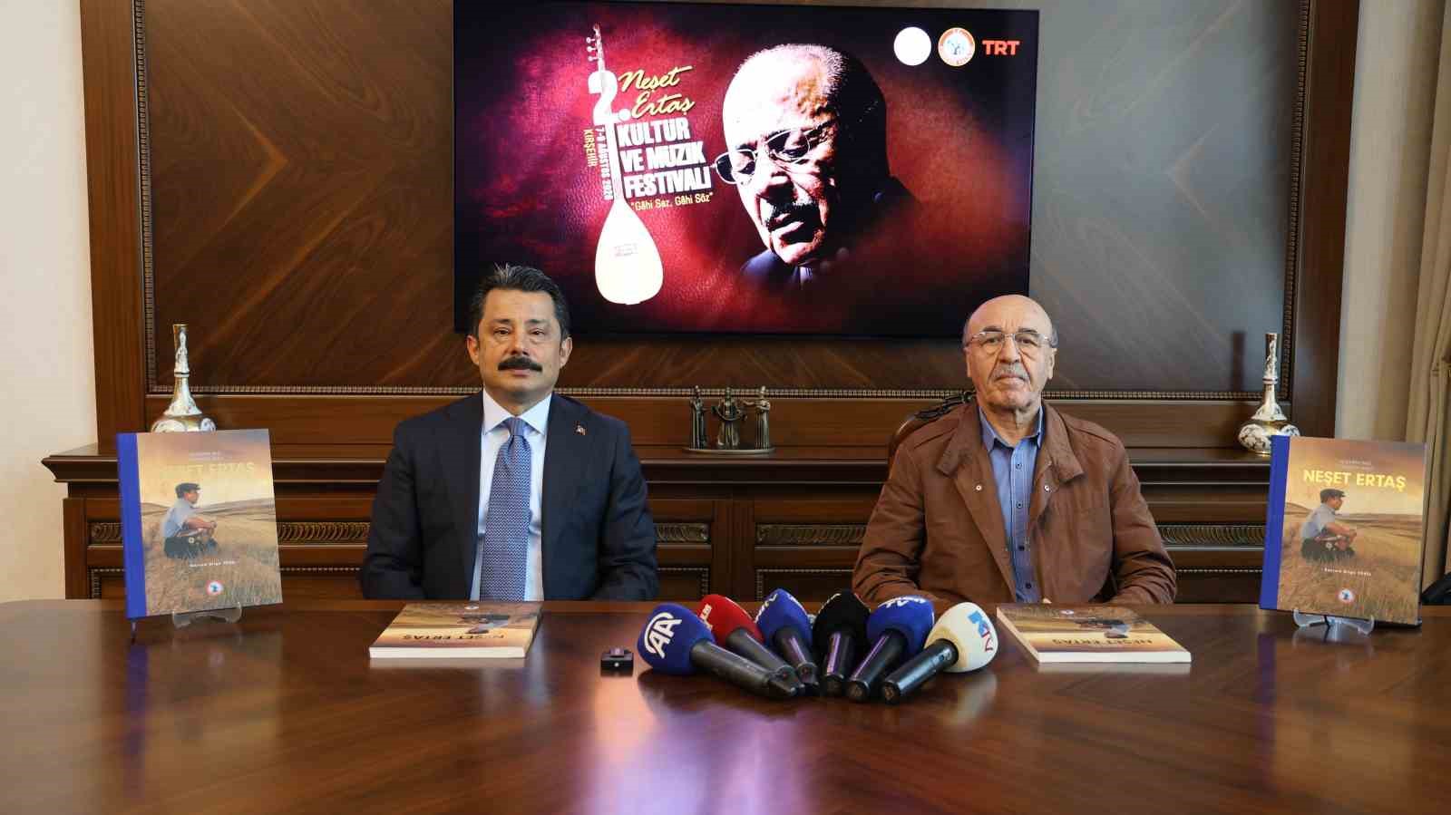 Neşet Ertaş’ın sanatını anlatan kitap okuyucuyla buluşuyor
