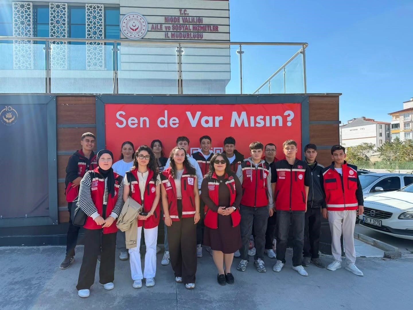 Niğde’de ’İyilik Var’ balonları çocuklara moral oldu
