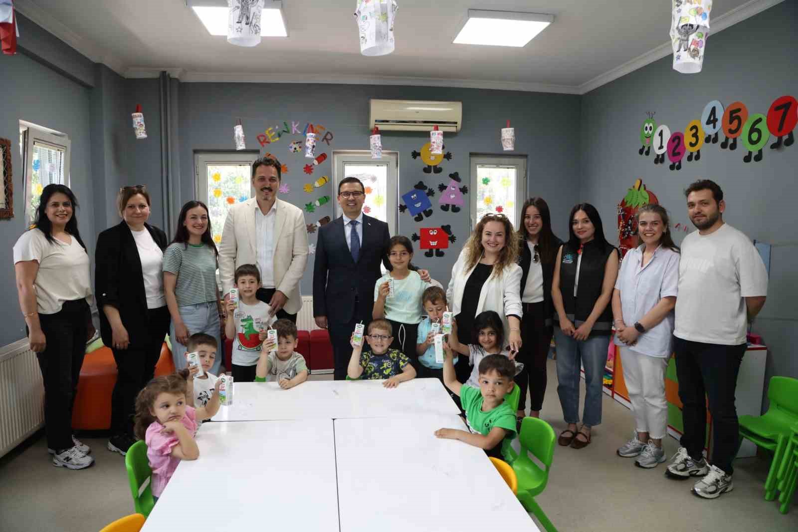 Nilüfer Belediyesi çocukların süt tüketimini destekliyor
