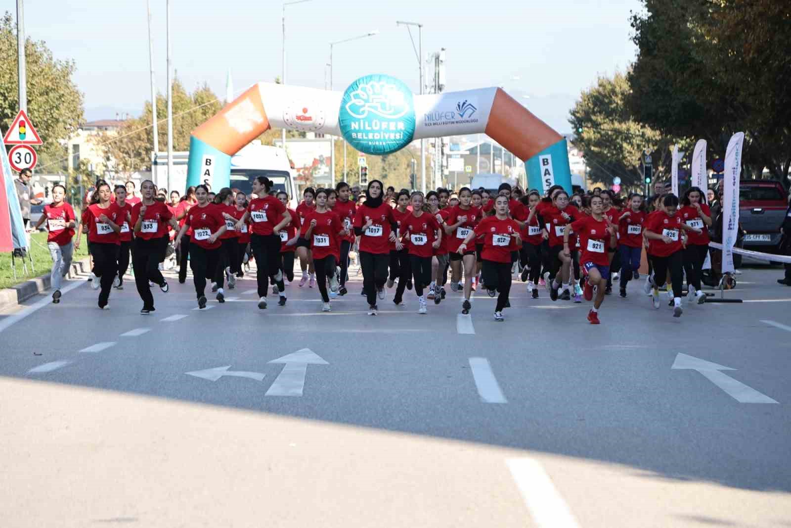 Nilüfer’de bin 749 öğrenci Cumhuriyet için koştu
