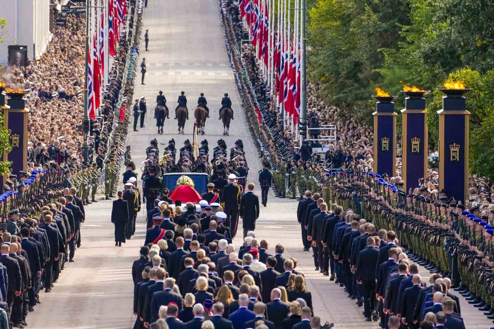 Norveç Kralı 5. Harald son yolculuğuna uğurlandı
