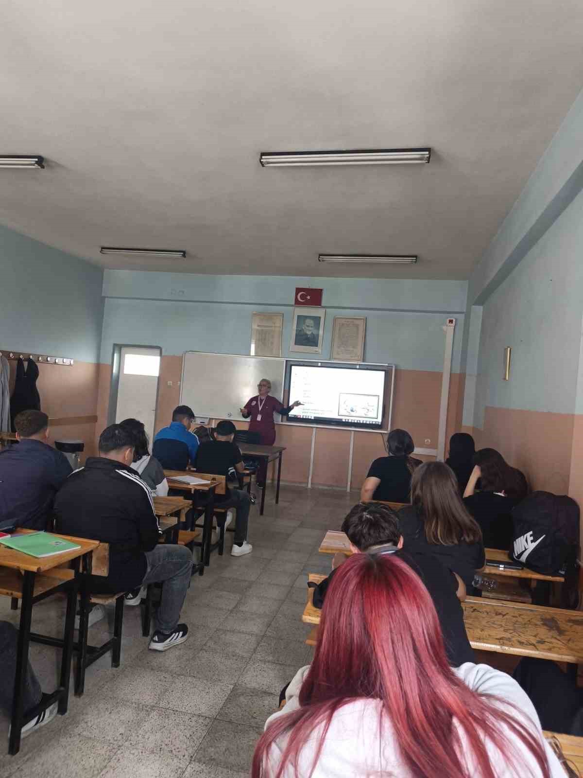 Öğrenciler diyabet ve obeziteye karşı bilgilendirildi
