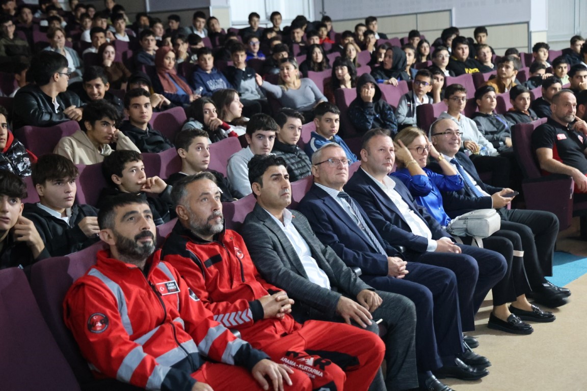 Öğrencilere afet bilinci eğitimi
