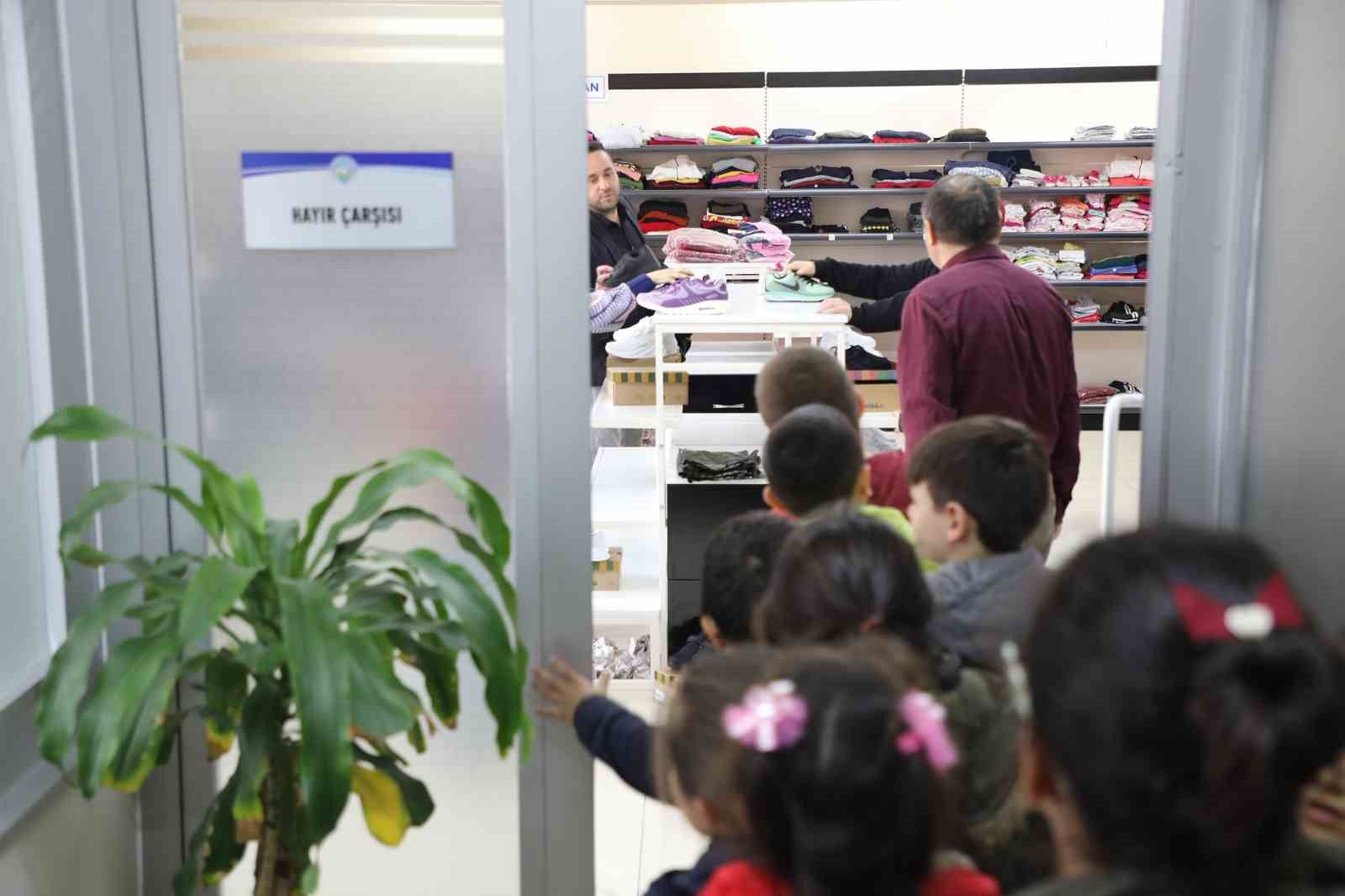 Öksüz ve yetimlerin bayramlıkları yine Talas Belediyesi’nden
