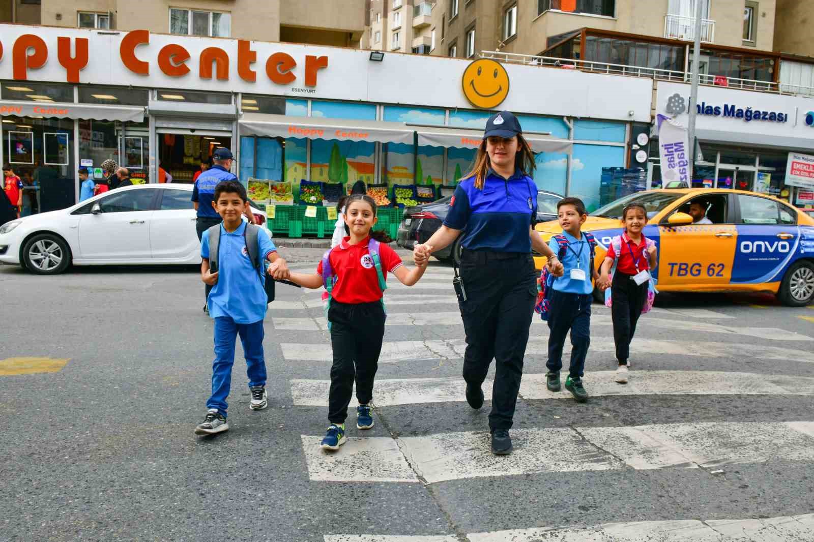 Okulların açılmasıyla Esenyurt’ta denetim seferberliği başladı

