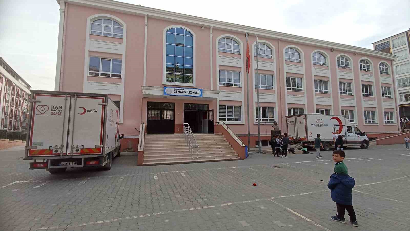 "Okulumda ‘Kan’panya Var" etkinliğinde 60 ünite kan bağışı

