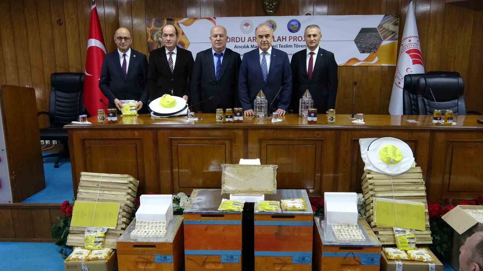 Ordu’da arıcılara malzeme desteği
