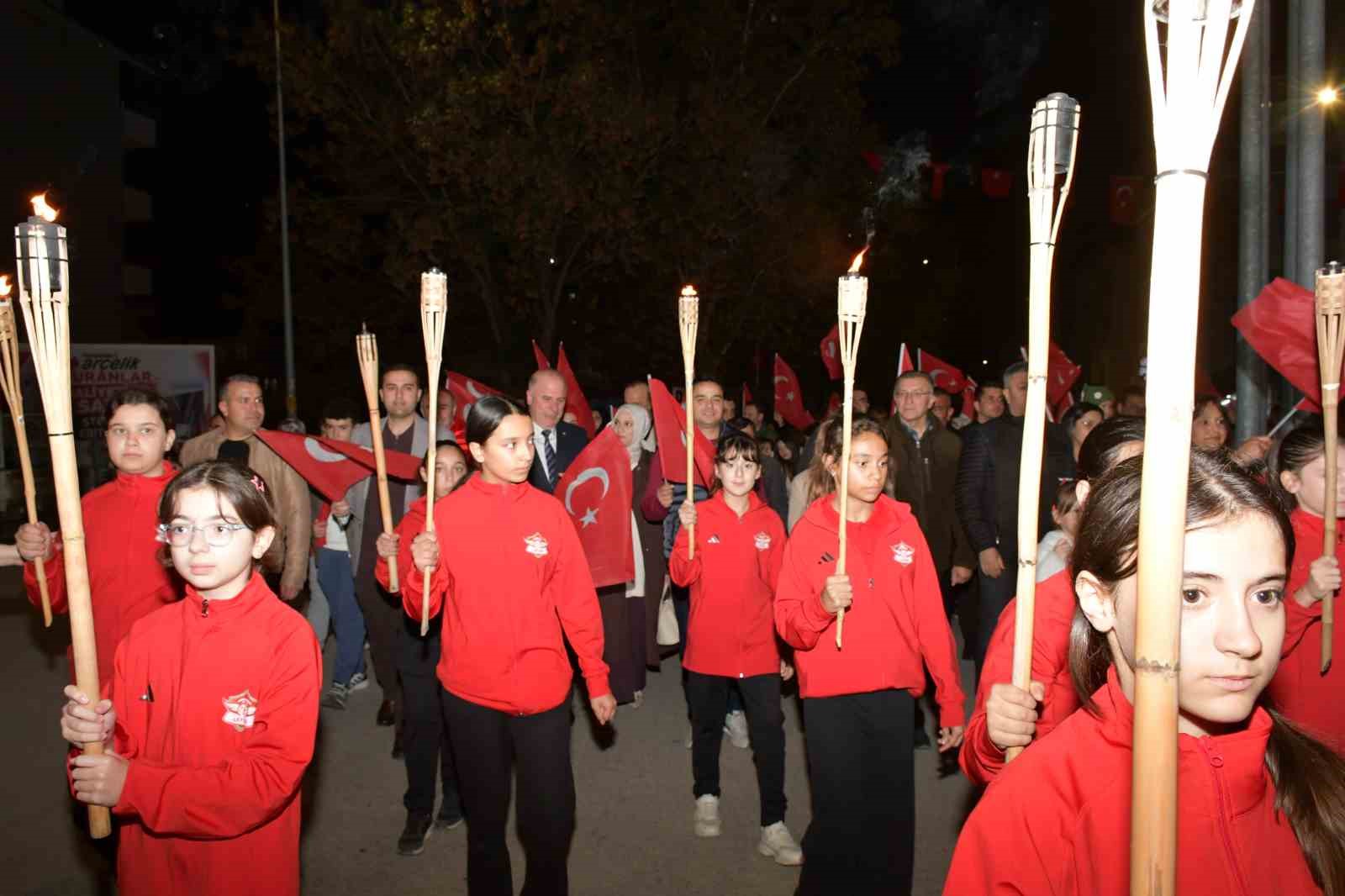 Osmaneli’de 29 Ekim Cumhuriyet Bayramı fener alayı düzenlendi

