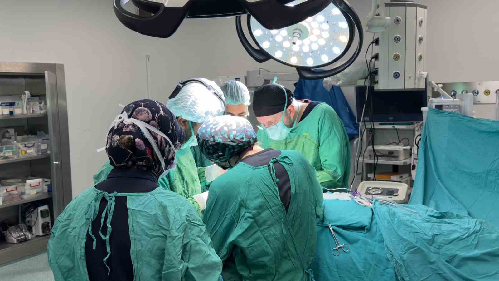 Osmaniye’de ilk kez ileri evre larenks kanseri ameliyatı gerçekleştirildi
