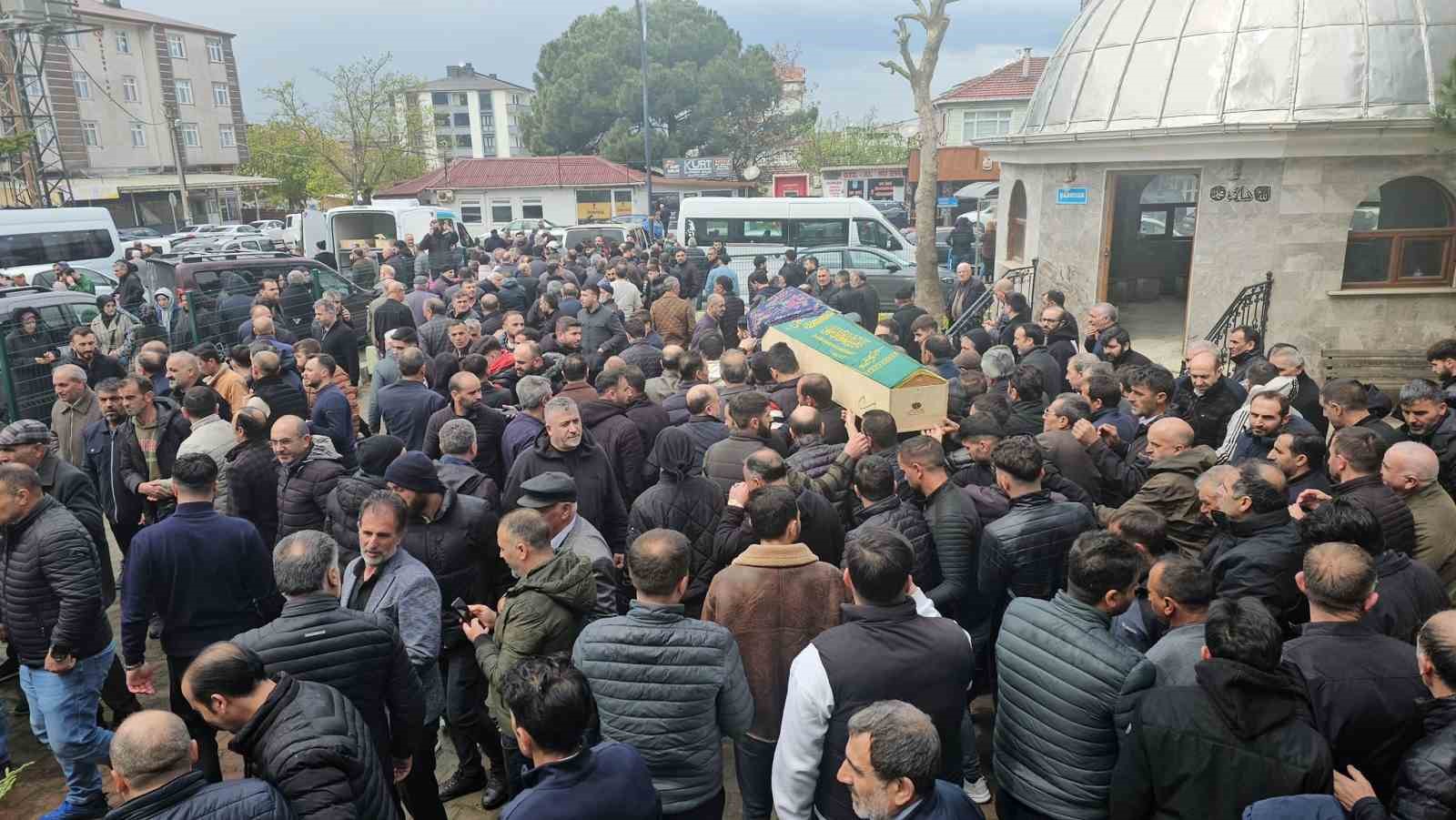 Otobüs kazasında hayatını kaybeden Elif, Tekirdağ’da defnedildi
