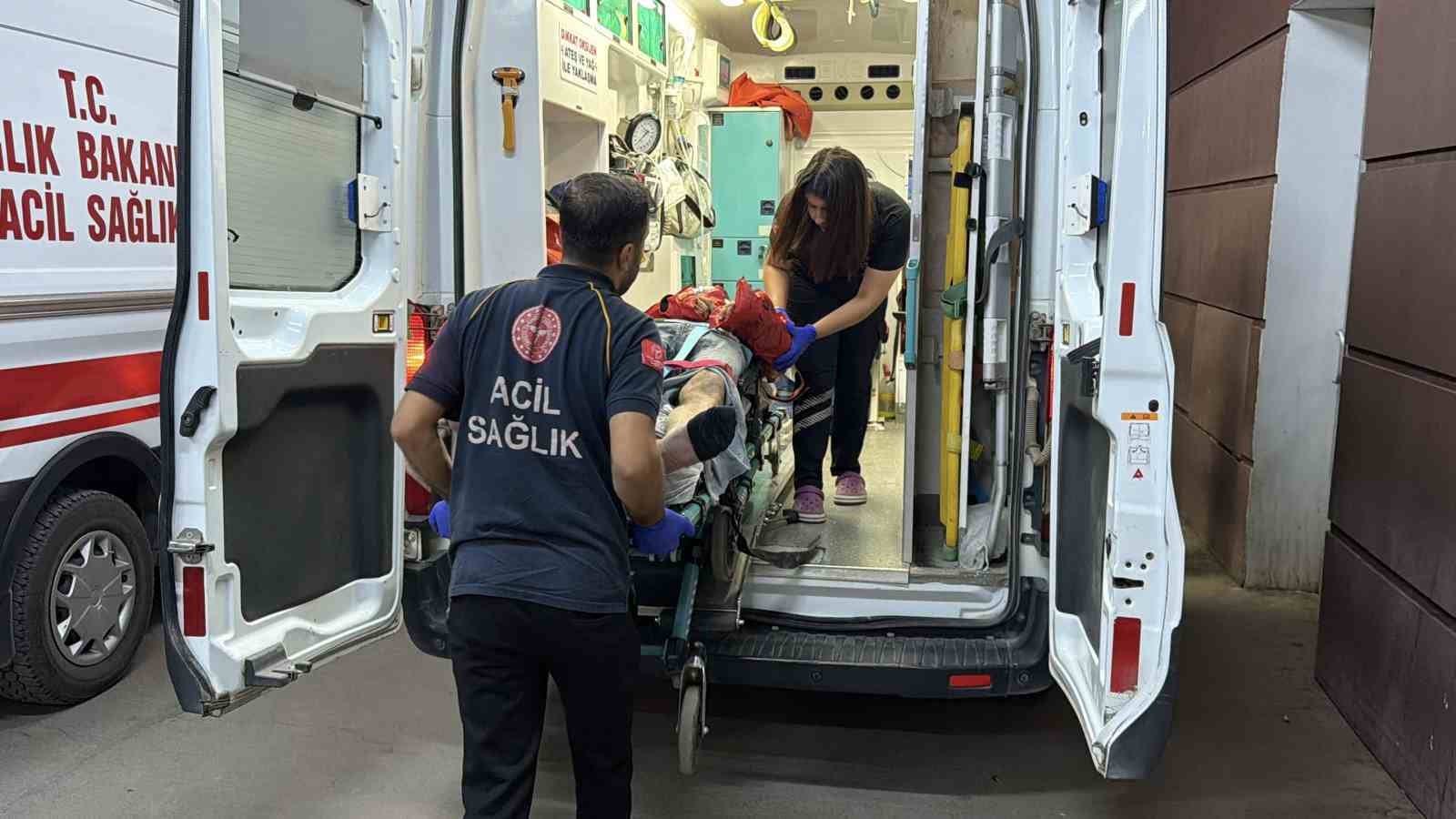 Otomobil ile motosiklet çarpıştı: 2 yaralı
