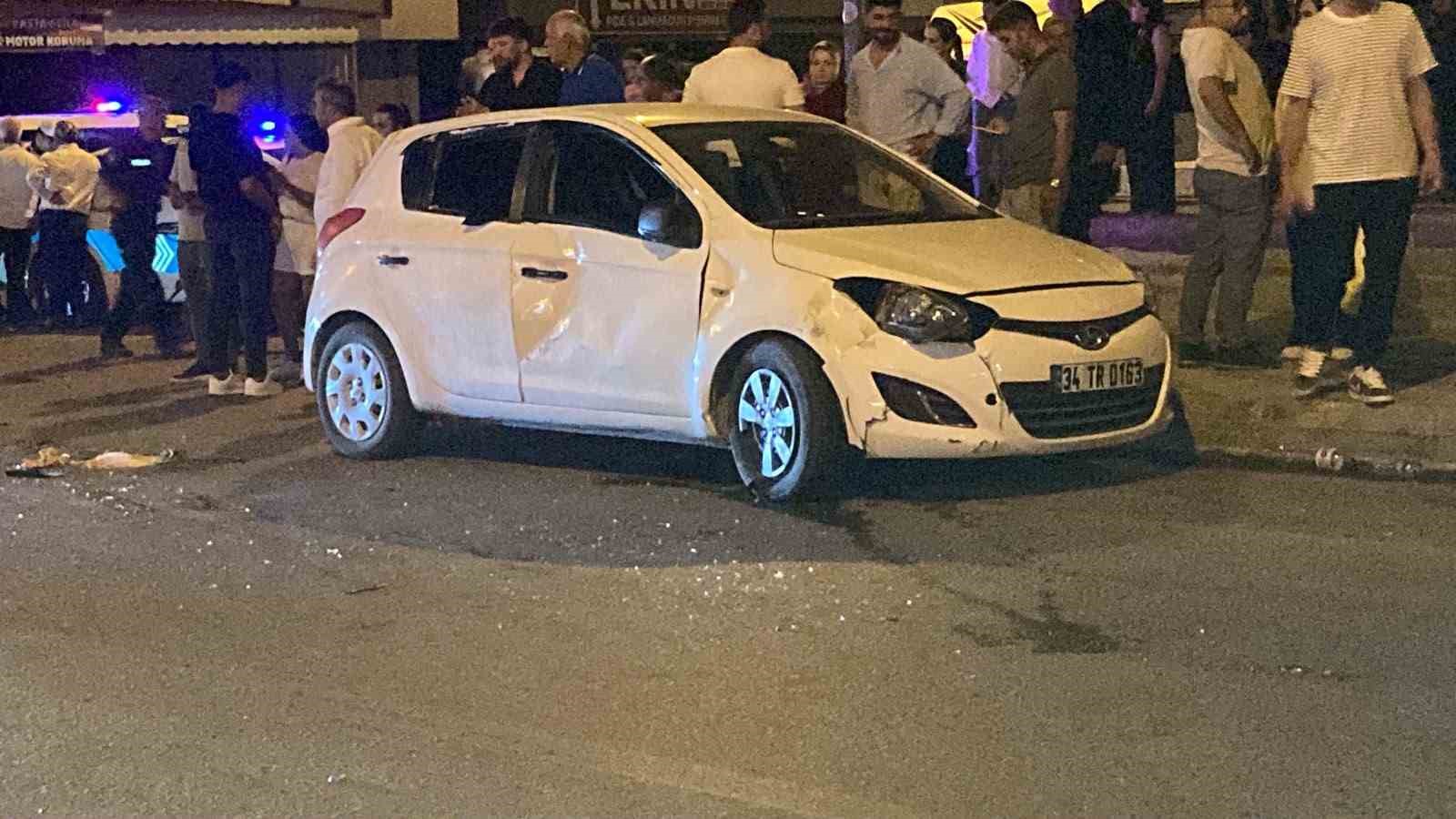Otomobil motosikletle çarpıştı: 3 yaralı
