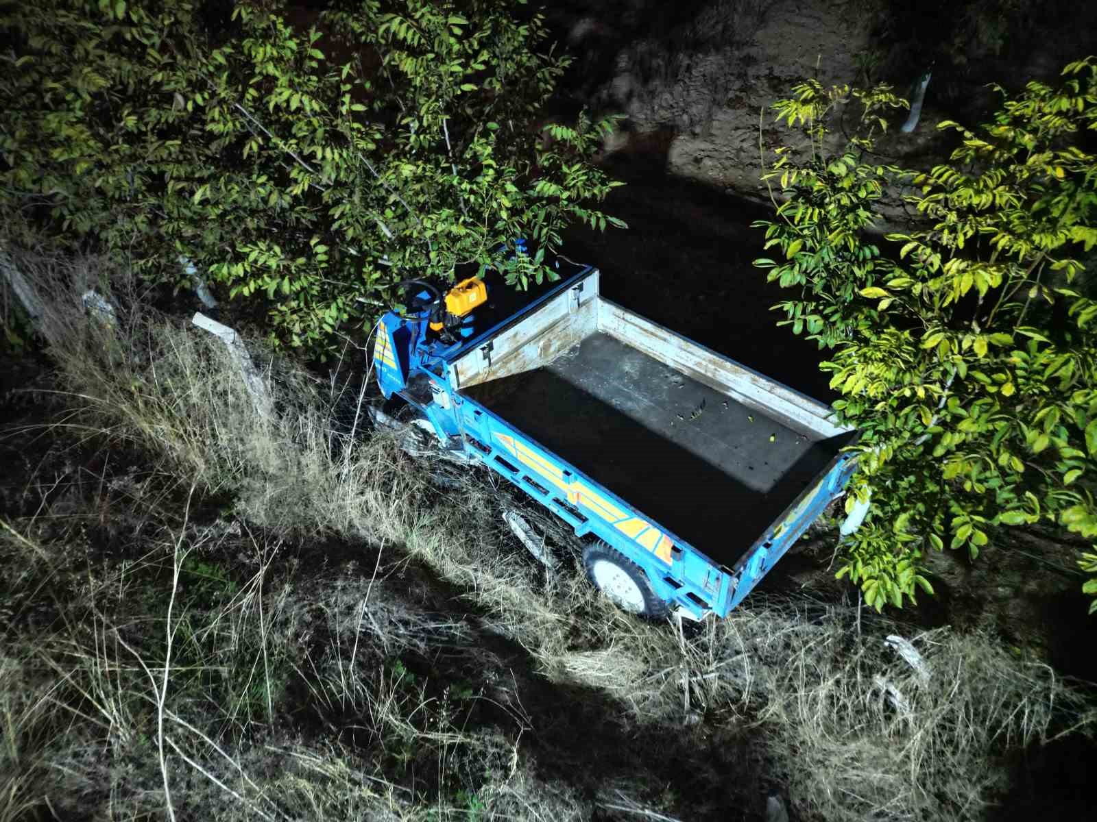 Otomobilin çarptığı patpat 3 metre yükseklikten tarlaya düştü
