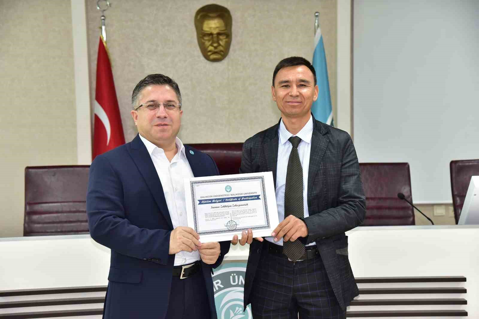 Özbekistanlı 9 akademisyene sertifika verildi
