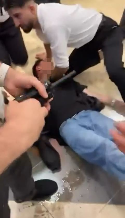 Özcan Deniz konserinde çıkan olayda bir kişi bıçaklandı
