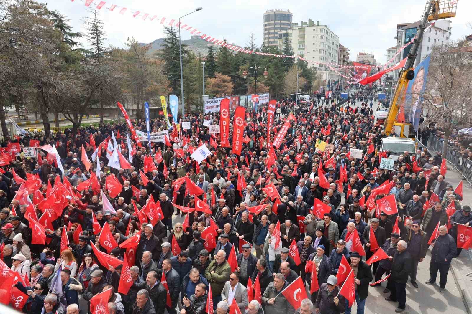 Özgür Özel’in Nevşehir mitingine pankart damga vurdu
