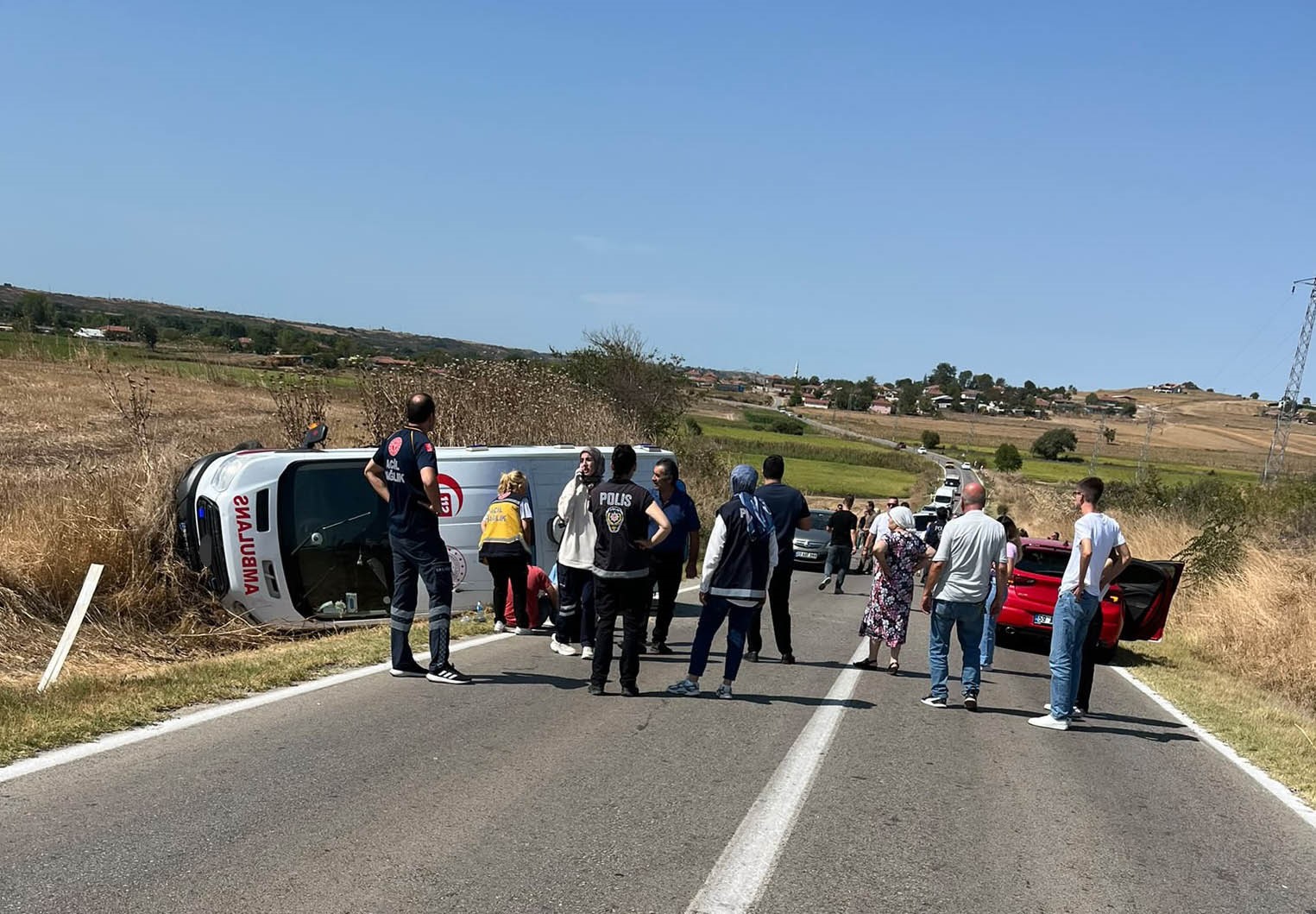 Pehlivanköy Pavli Panayırı yolunda ambulans kazaya karıştı: 5 yaralı
