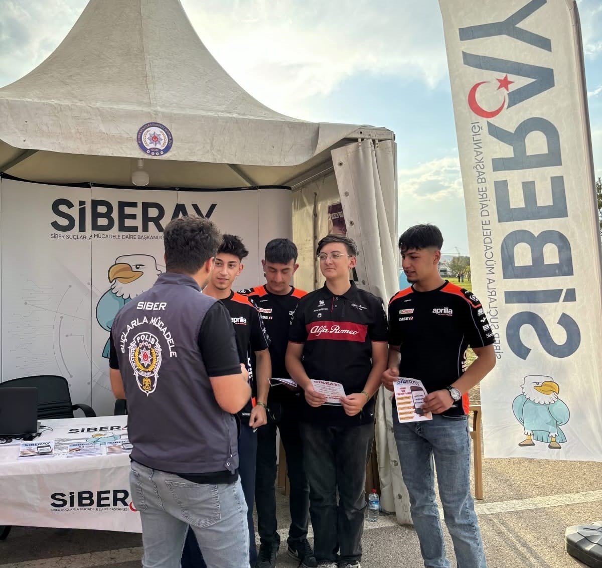 Polis 105 bin kişiye siber güvenliği anlattı
