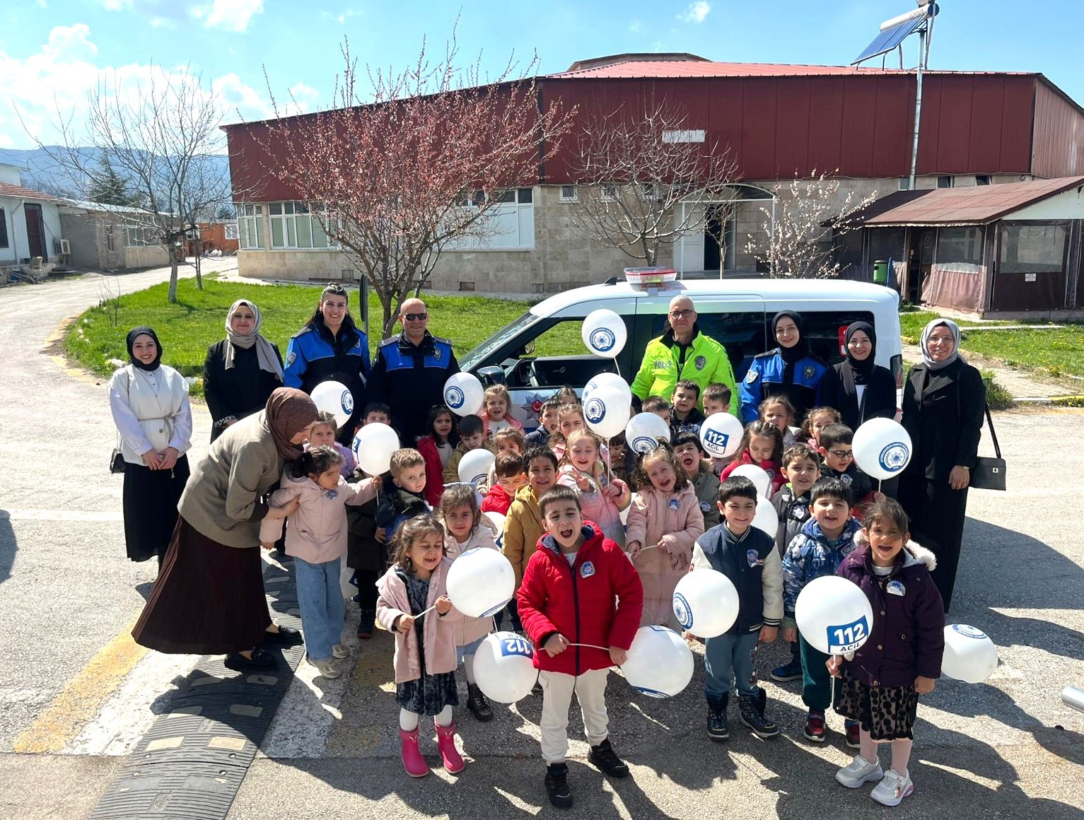 Polisten anaokul öğrencilerine yönelik eğitim
