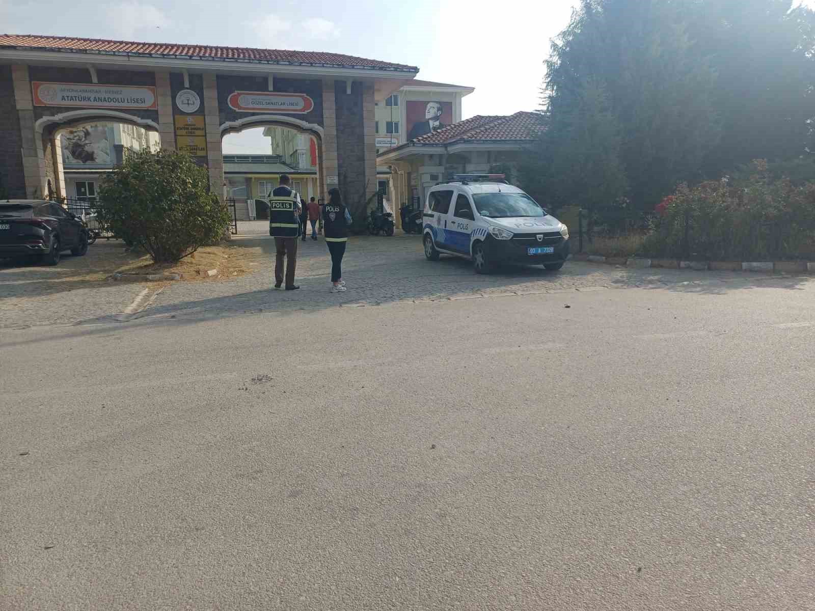 Polisten okul çevrelerinde denetim
