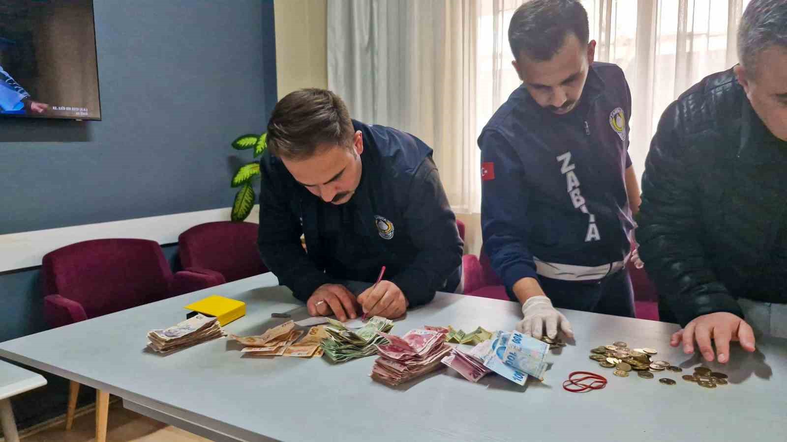 Ramazan’ı fırsata çeviren dilencilere Meram Zabıtası’ndan geçit yok
