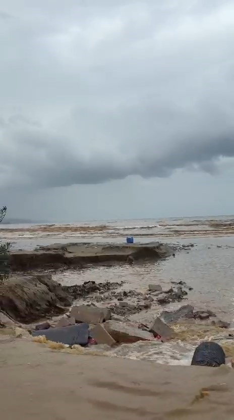 Sağanak vurdu, Mudanya’da ekipler alarma geçti
