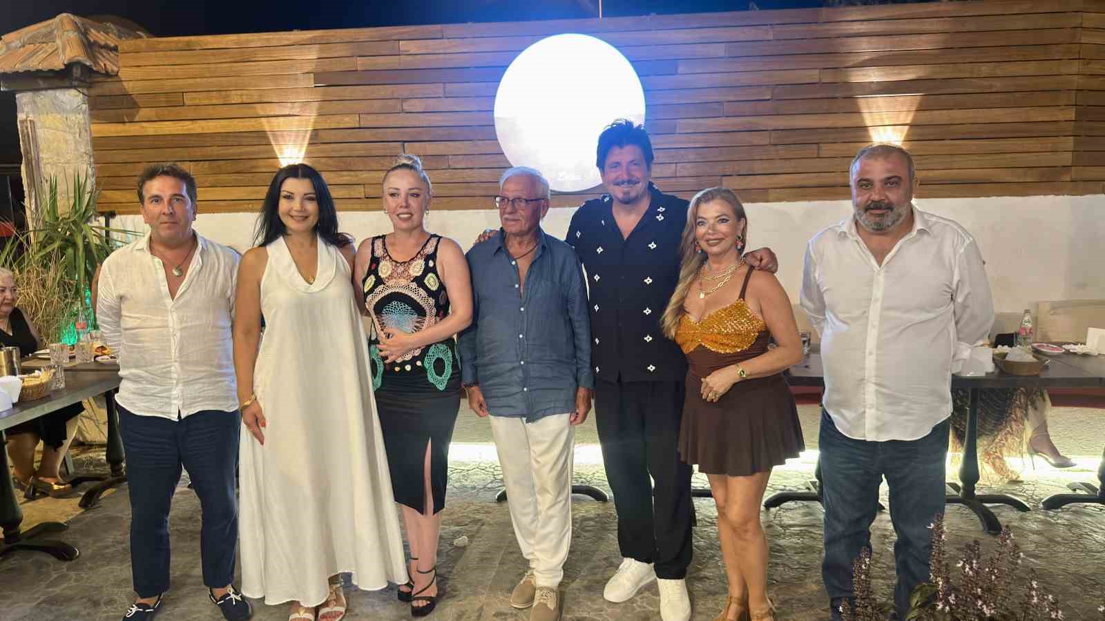 Sanatçı Akkaş’ın doğum günü pastası karpuz oldu
