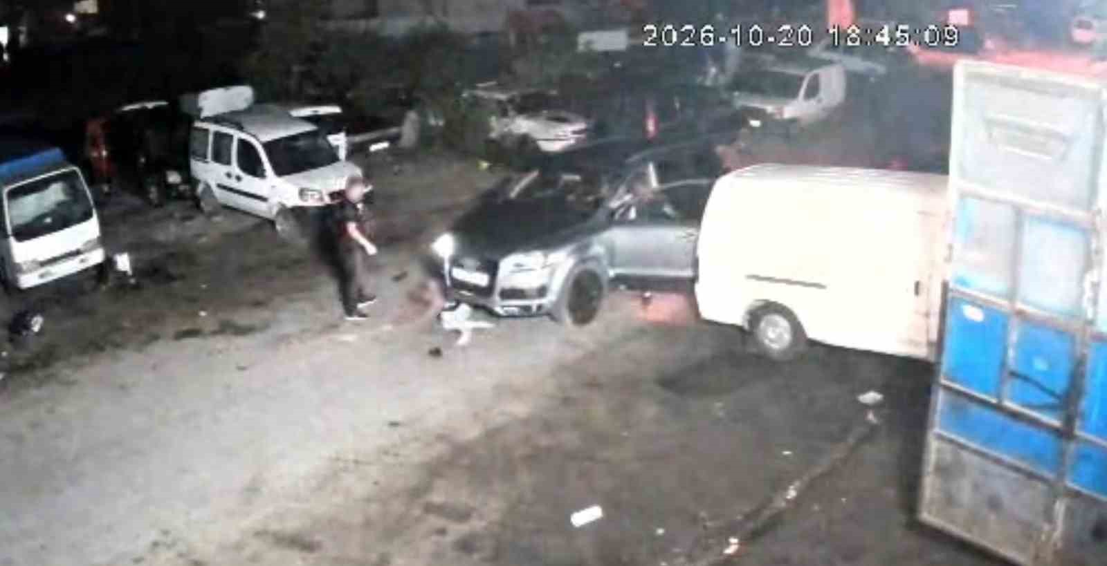 Sanayi sitesi Teksas’a döndü: Önce tüfekle ateş etti, sonra araçla ezildi
