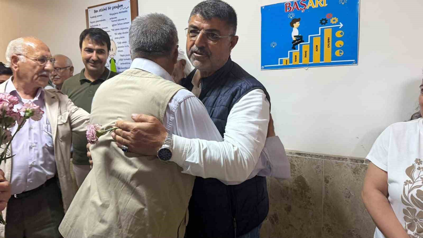 Şanlıurfa’da 37 yıllık eğitim çınarına duygusal veda
