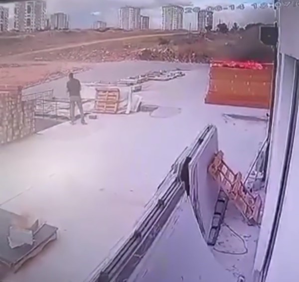 Şanlıurfa’da milyonlarca liralık zarara yol açan yangının görüntüleri ortaya çıktı
